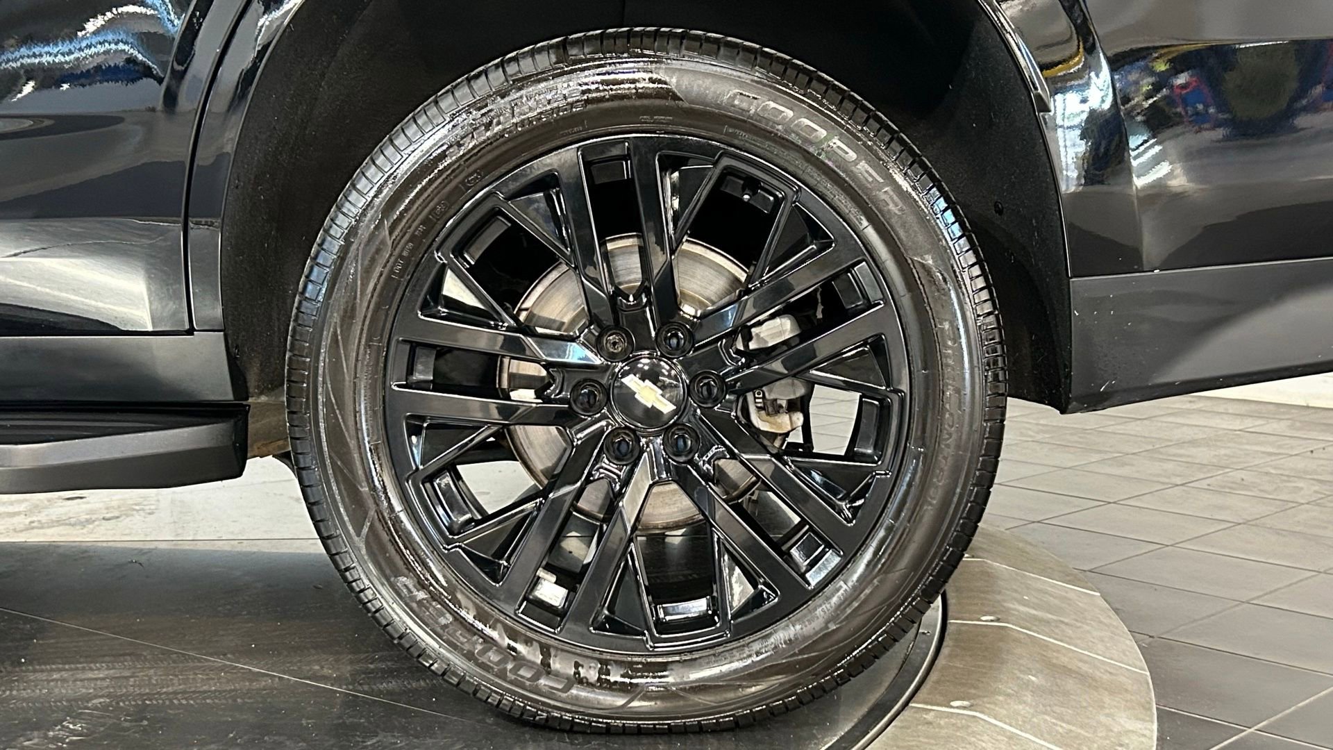 Used 2021 Chevrolet Tahoe LT w/ Rear Media and Nav Package AWD/4WD image 14