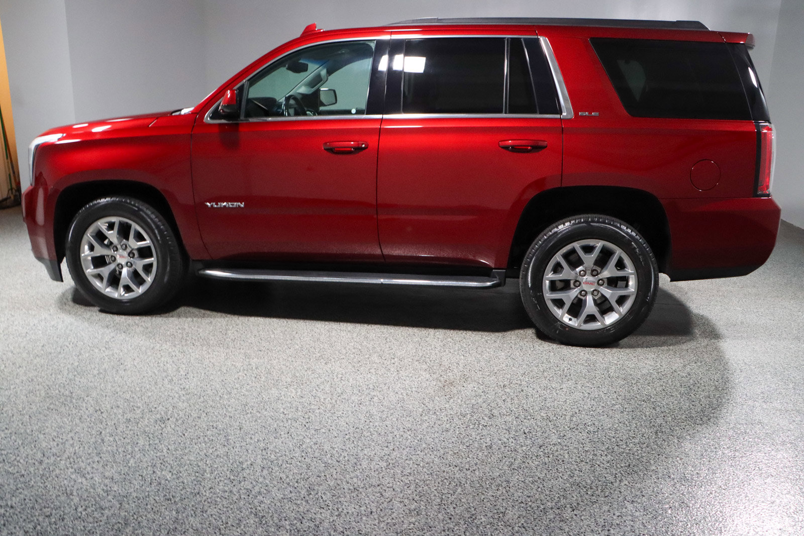 Used 2020 GMC Yukon SLE w/ Enhanced Driver Alert Package image 10