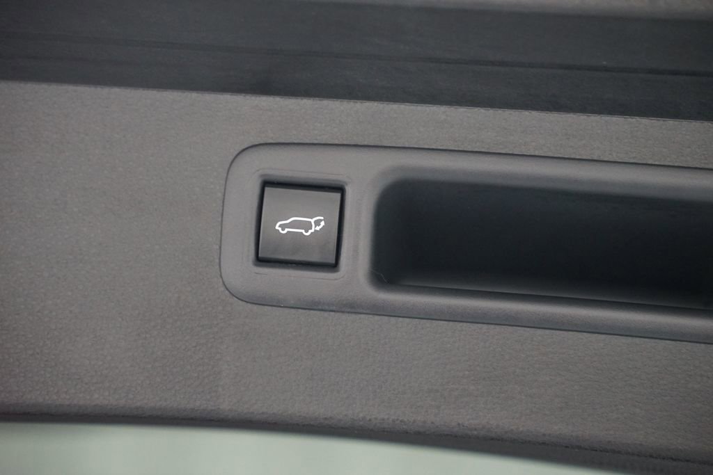 Used 2023 Toyota Highlander XLE image 36