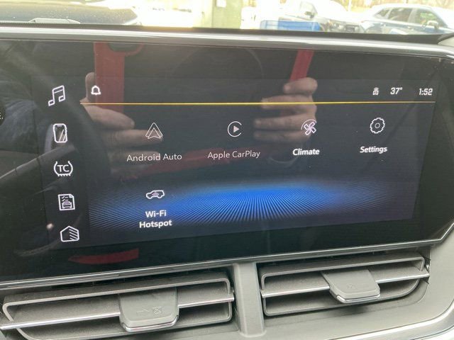 Used 2025 Chevrolet Trax LT w/ LT Convenience Package image 24