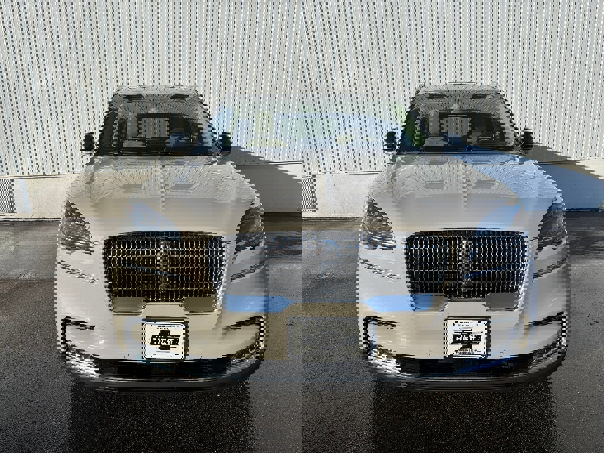 Used 2021 Lincoln Aviator Reserve w/ Equipment Group 201A image 2