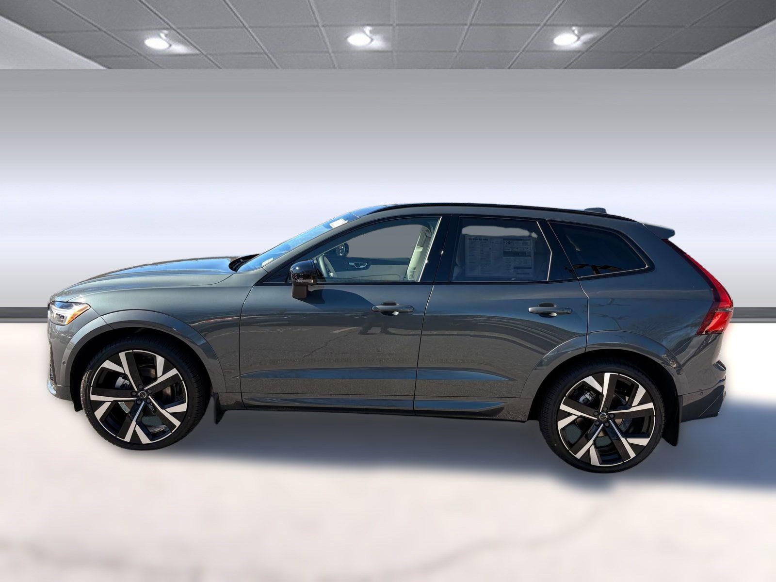 New 2026 Volvo XC60 B5 Ultra w/ Climate Package image 2