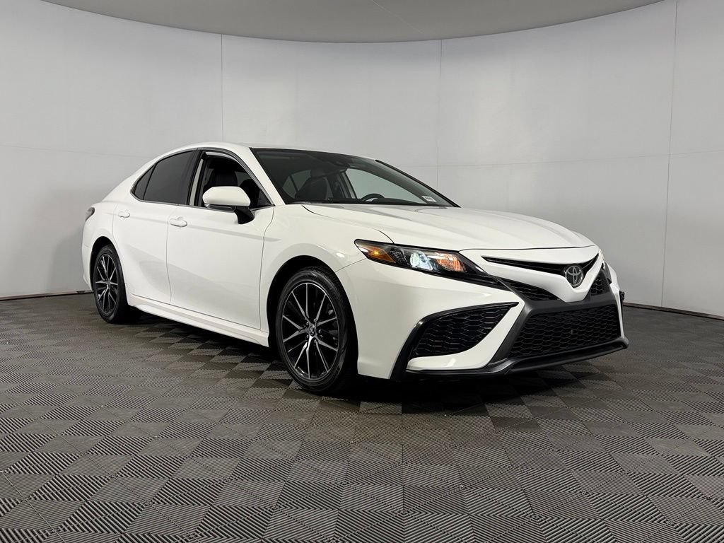 Used 2023 Toyota Camry SE w/ Convenience Package FWD image 4