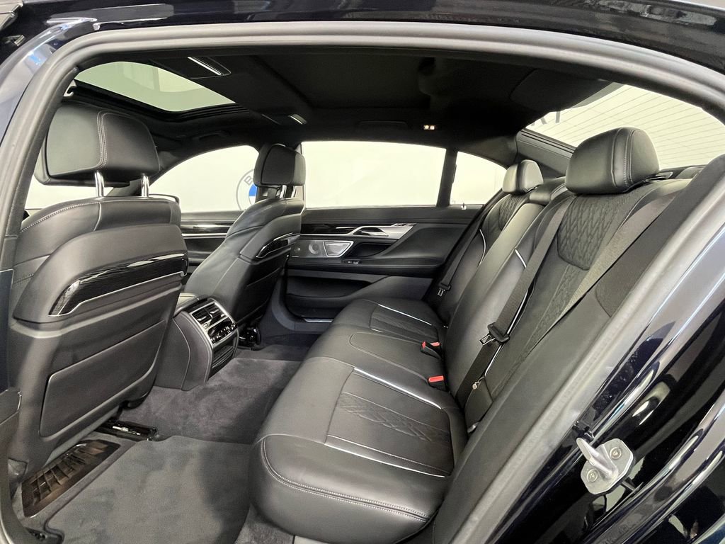 Used 2020 BMW 750i xDrive w/ Autobahn Package AWD/4WD image 16