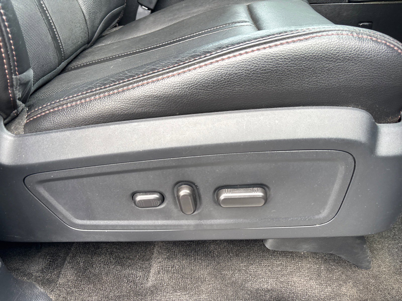 Used 2017 Lincoln Navigator L Reserve AWD/4WD image 19