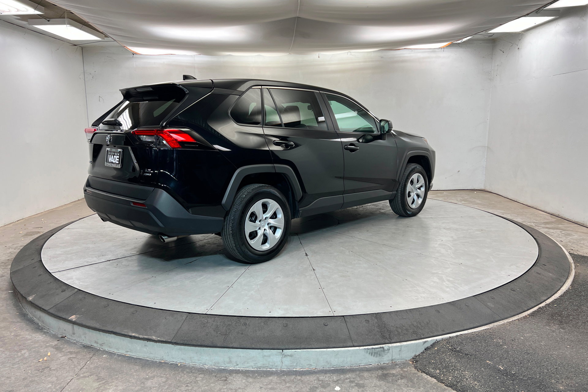 Used 2024 Toyota RAV4 LE image 6