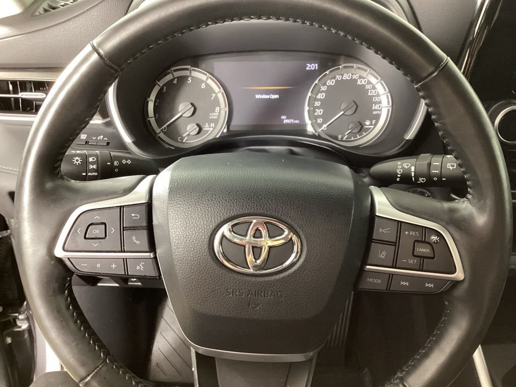 Used 2023 Toyota Highlander XLE AWD/4WD image 13