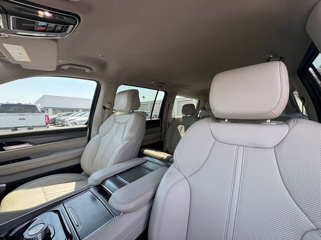 Used 2024 Jeep Wagoneer Series II w/ Flexible Seating Group image 18