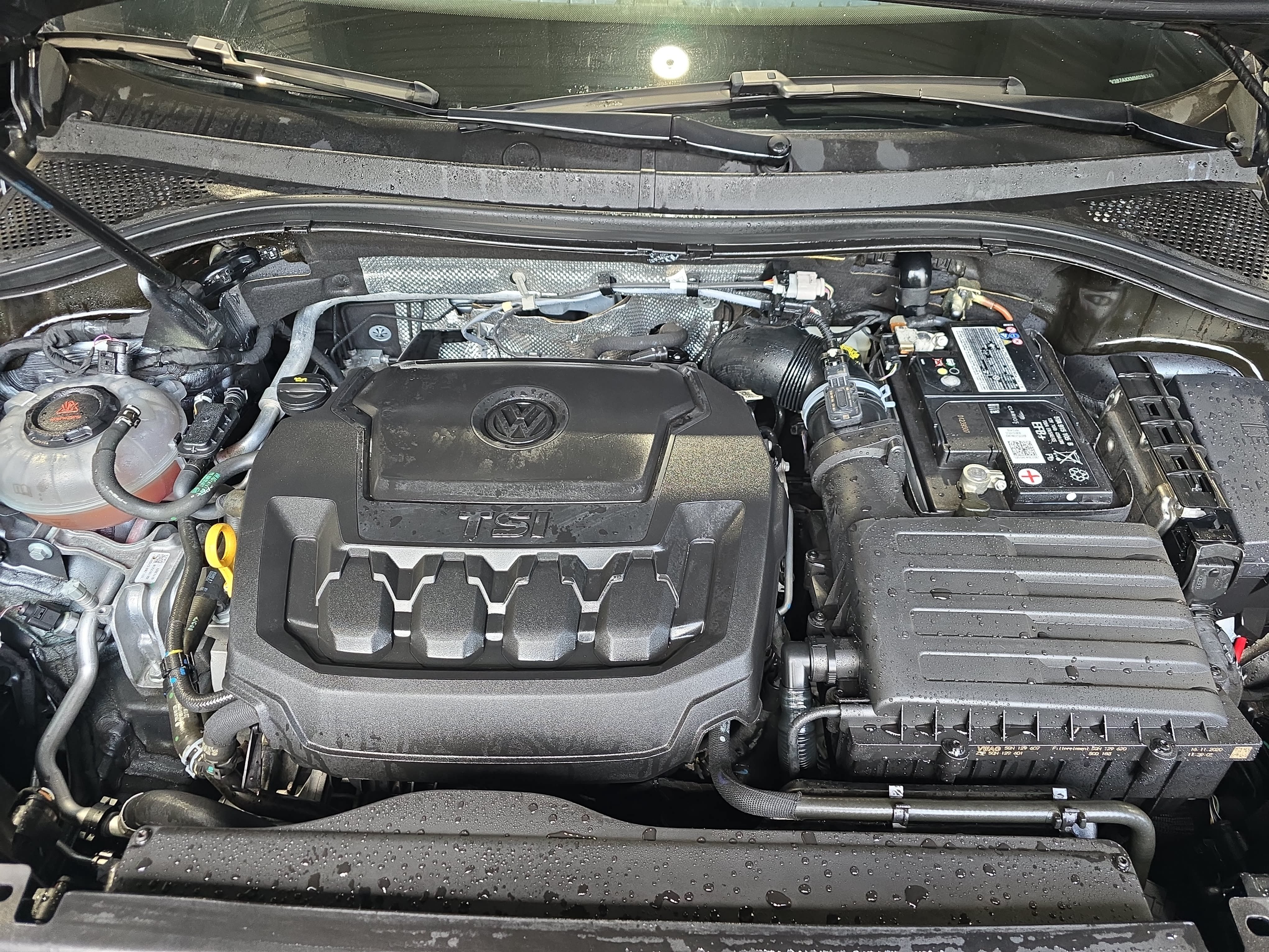 Used 2021 Volkswagen Tiguan SE FWD image 29