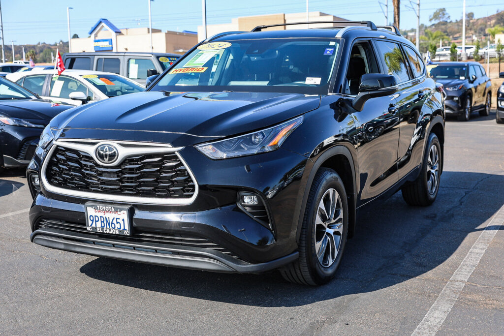 Used 2024 Toyota Highlander XLE FWD image 22