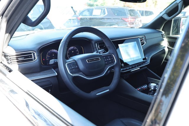 Used 2024 Jeep Wagoneer L Series II RWD image 27