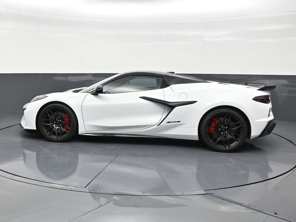 Used 2026 Chevrolet Corvette Z06 RWD image 2