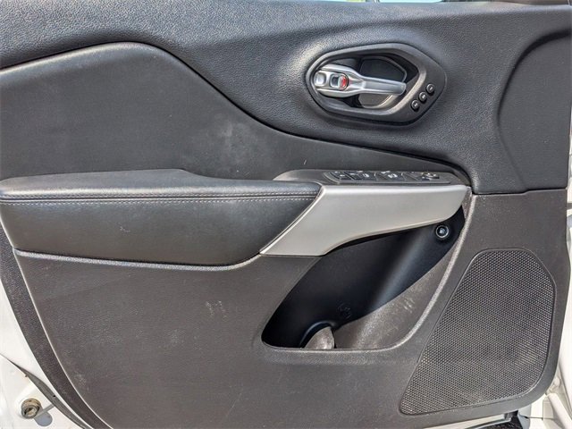 Used 2018 Jeep Cherokee Overland image 14