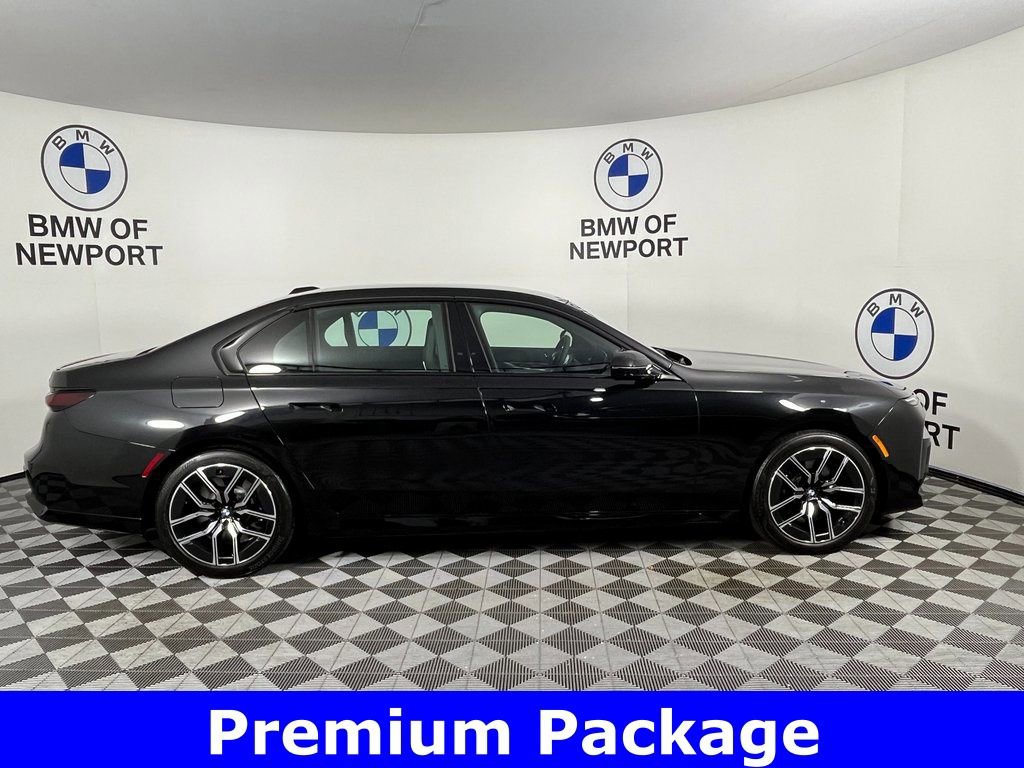 Used 2025 BMW 760i xDrive w/ Premium Package image 8