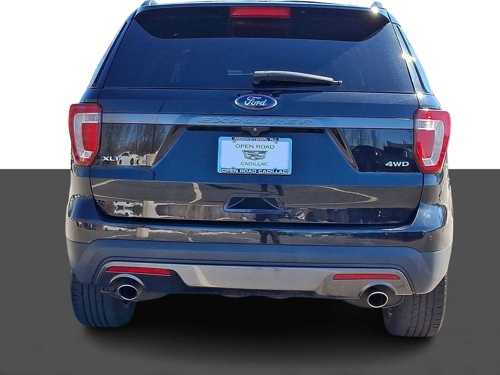 Used 2017 Ford Explorer XLT w/ Equipment Group 202A image 5