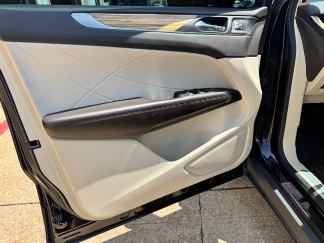 Used 2015 Lincoln MKC FWD w/ Equipment Group 101A Select image 14
