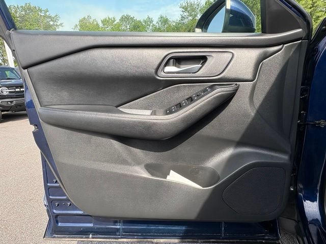 Used 2024 Nissan Rogue SV AWD/4WD image 10