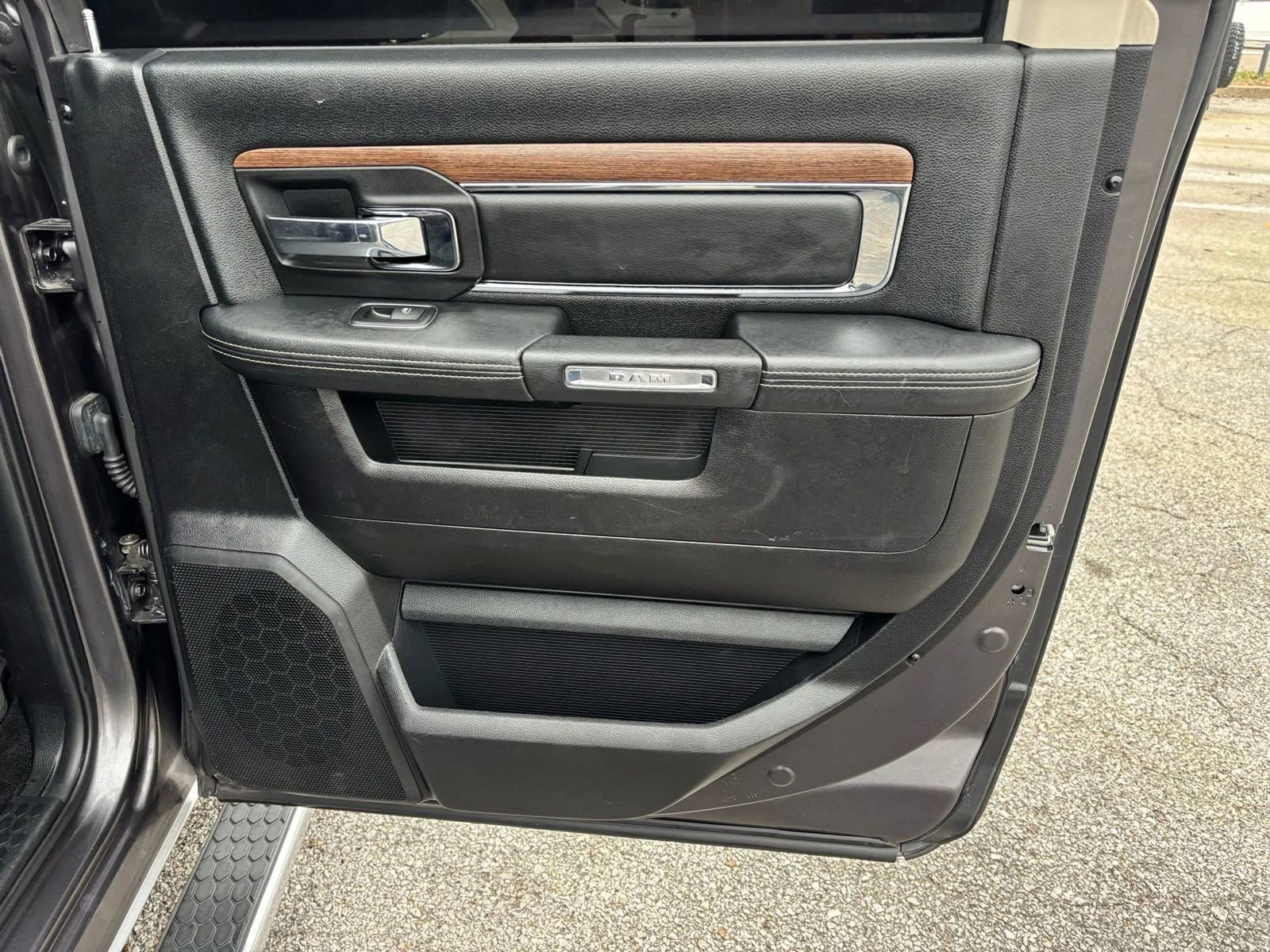 Used 2015 RAM 1500 Laramie w/ Convenience Group image 27