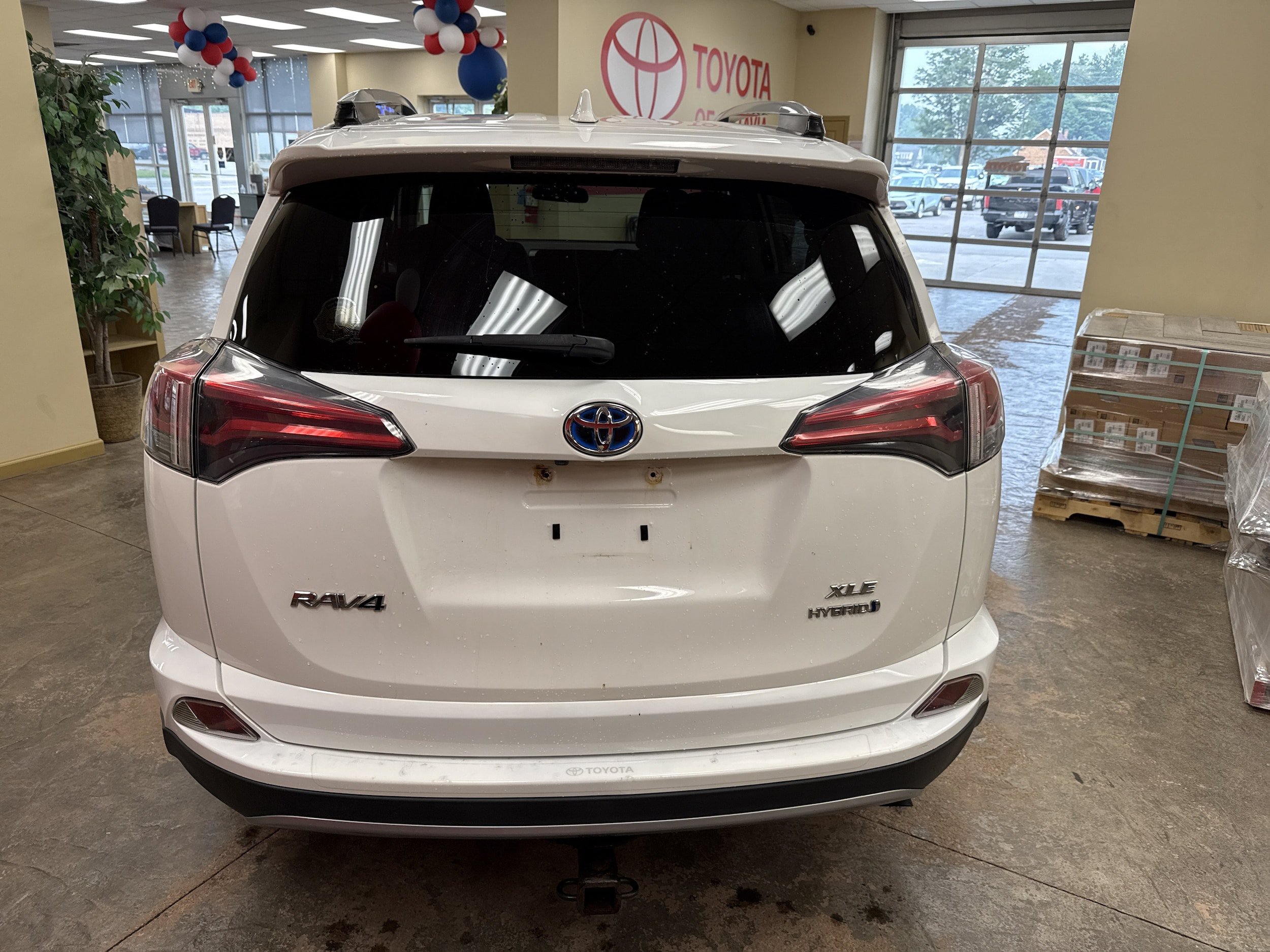 Used 2018 Toyota RAV4 XLE AWD/4WD image 10