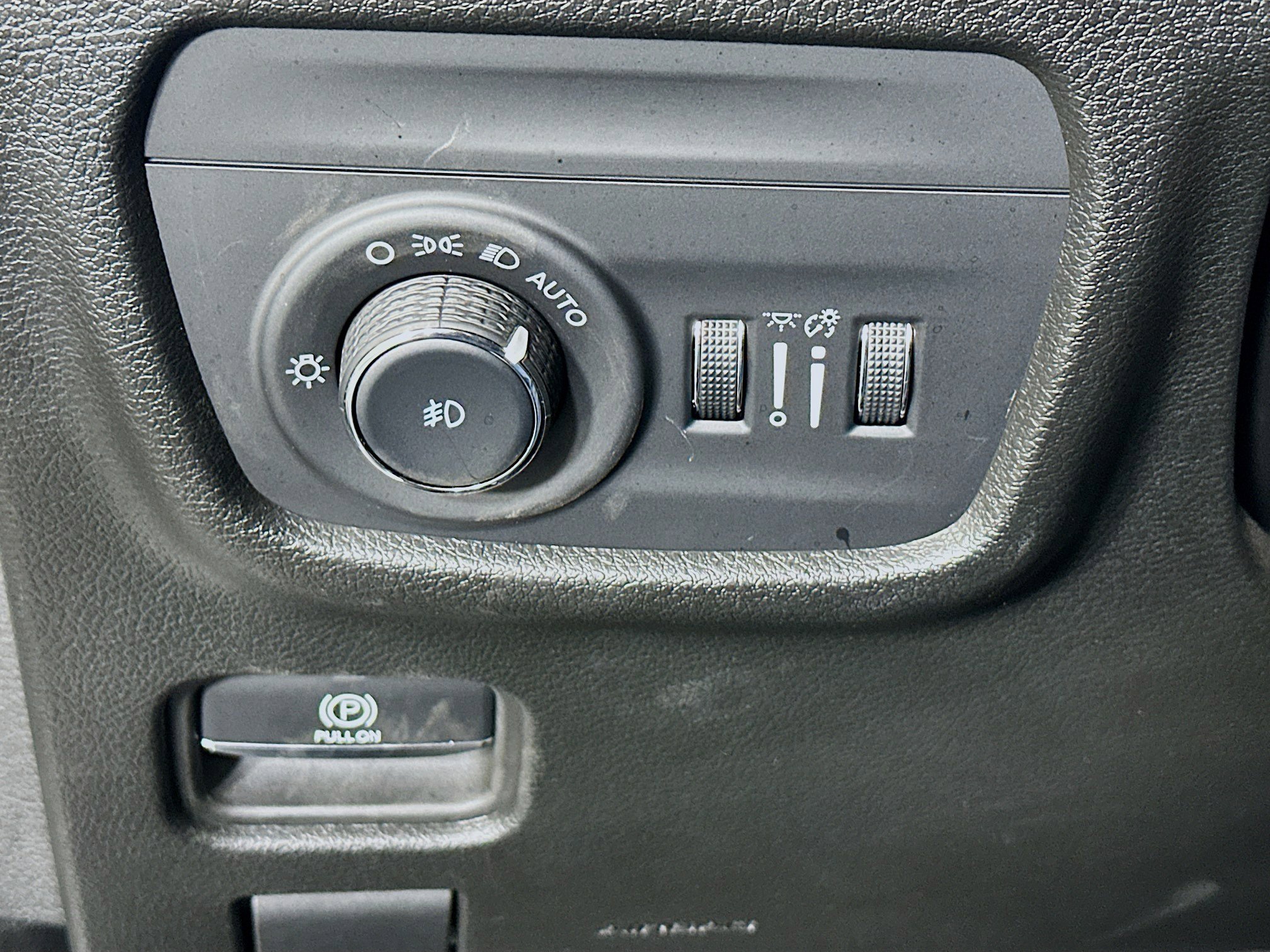Used 2023 Jeep Grand Cherokee Limited w/ Black Appearance Package RWD image 17