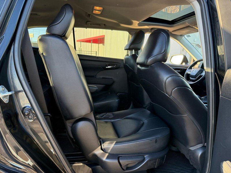 Certified 2023 Toyota Highlander XLE image 11