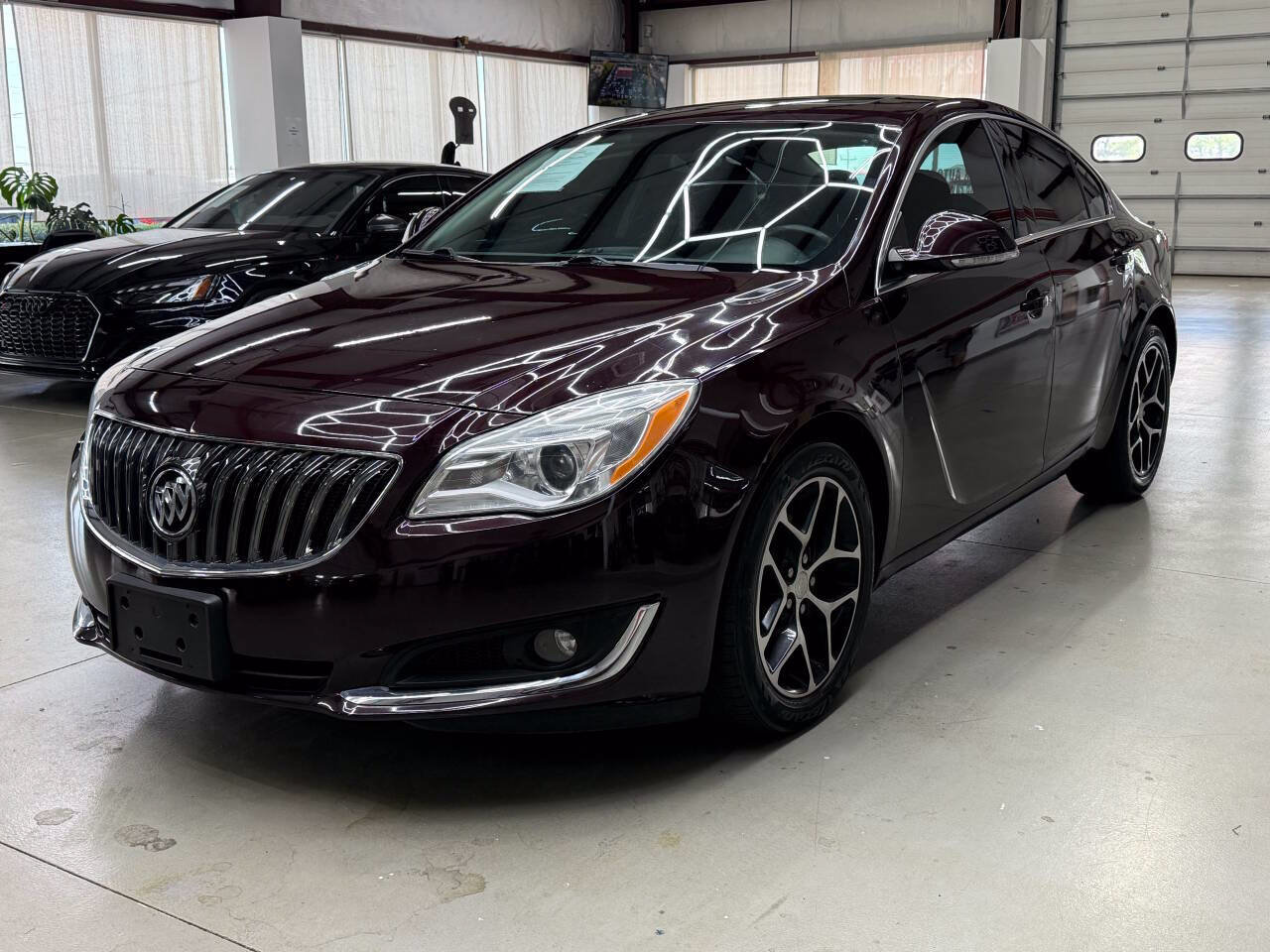 Used 2017 Buick Regal Sport Touring FWD image 5