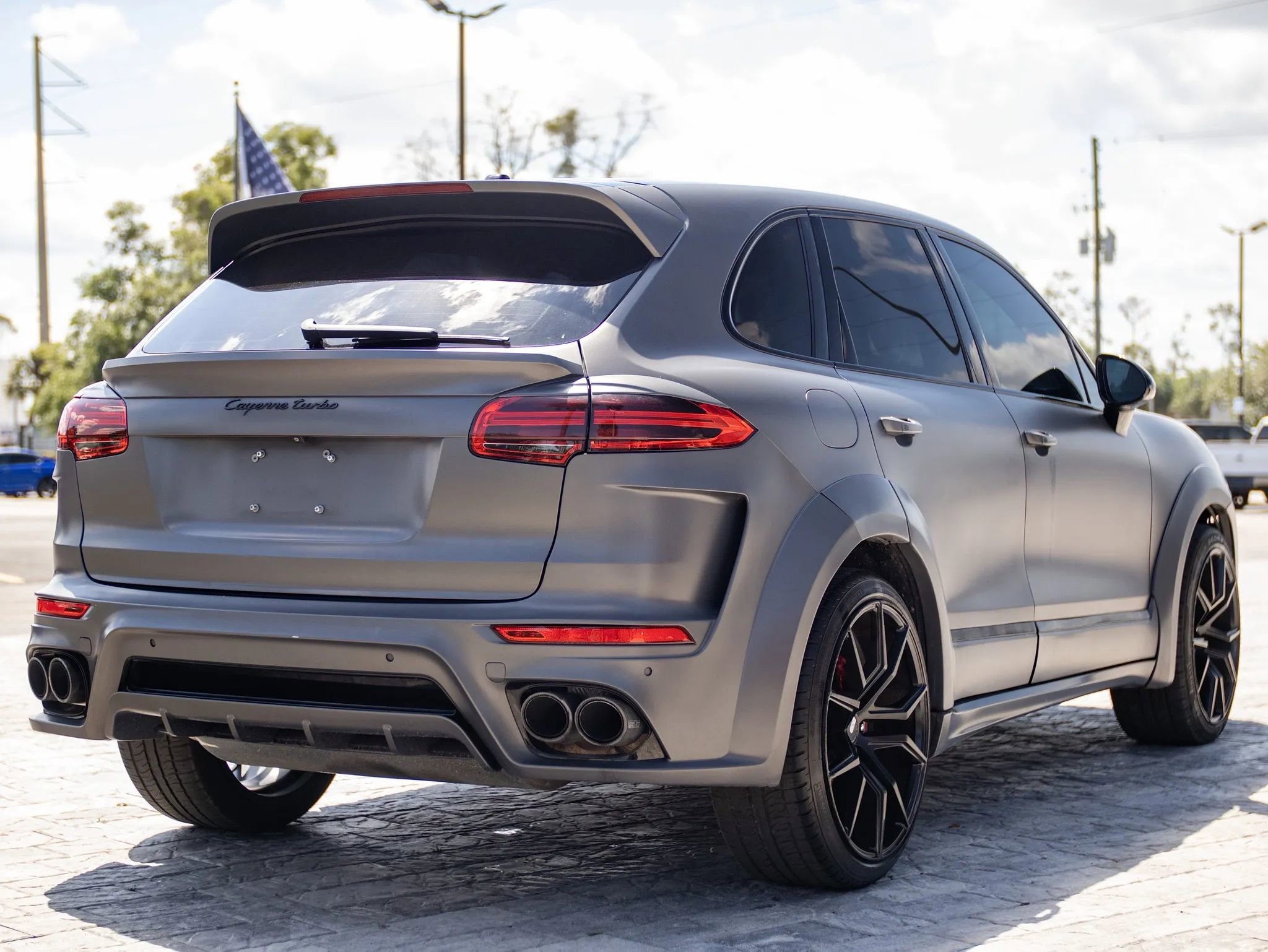 Used 2015 Porsche Cayenne Turbo AWD/4WD image 17