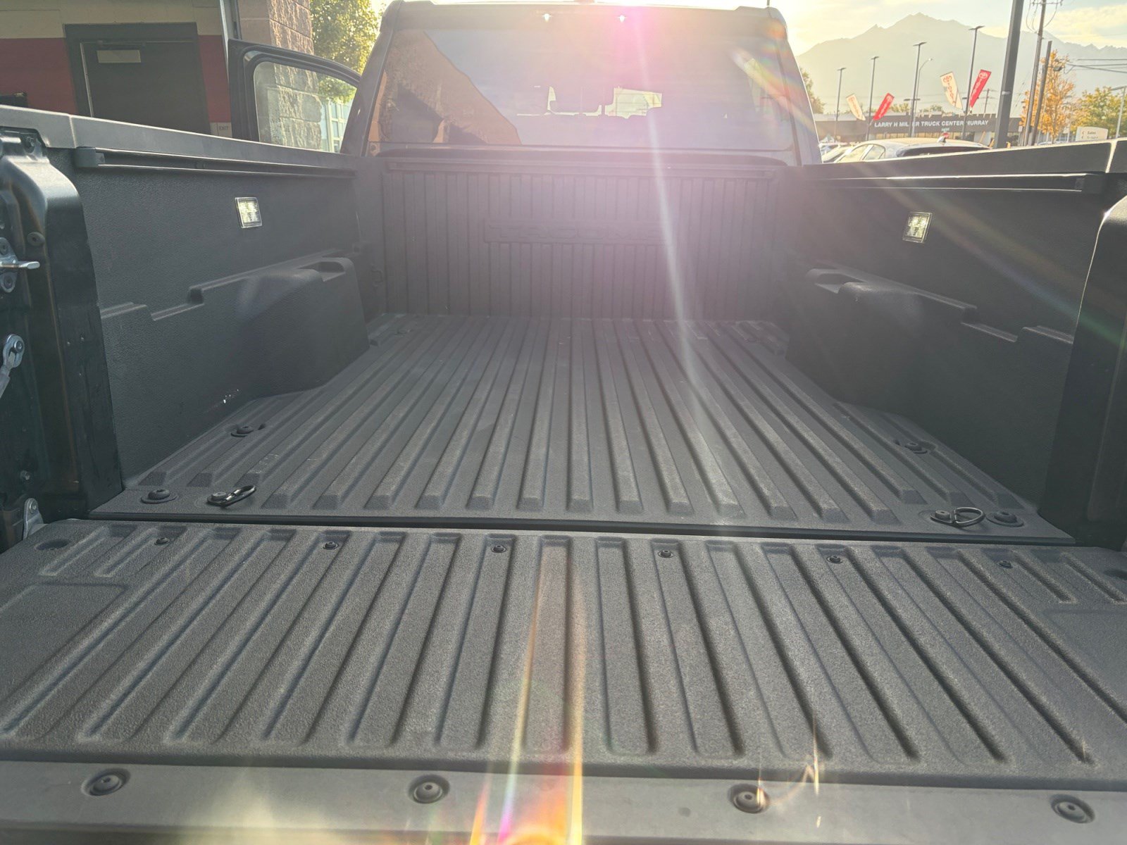 Certified 2025 Toyota Tacoma SR5 AWD/4WD image 25