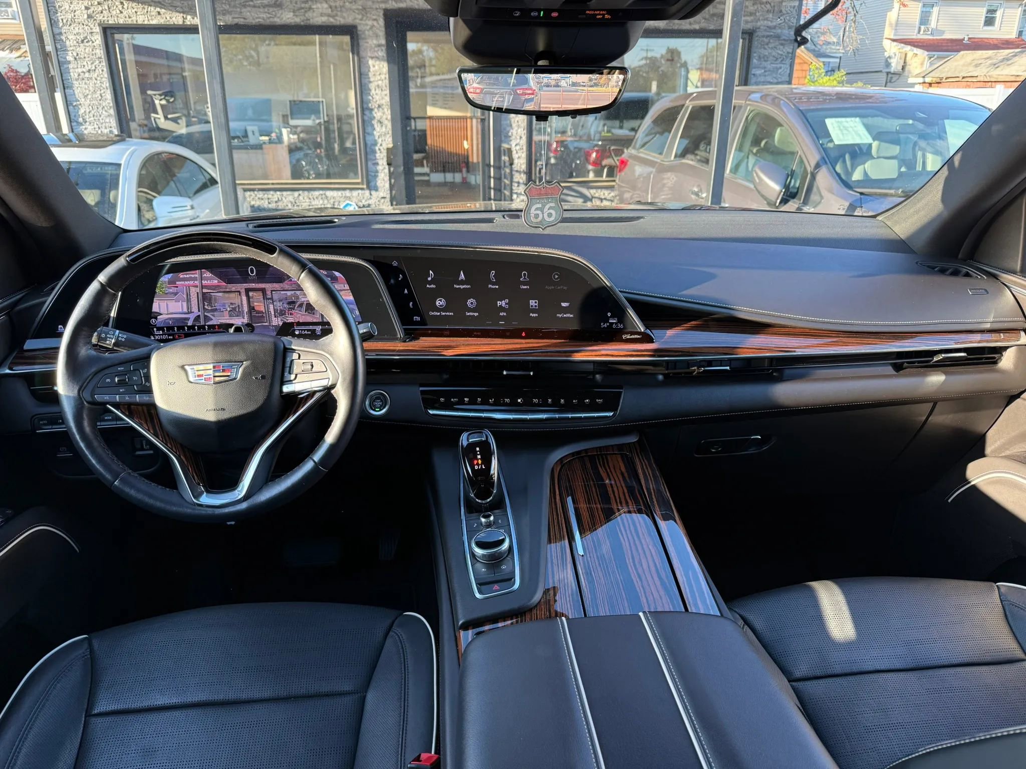 Used 2023 Cadillac Escalade ESV Premium Luxury AWD/4WD image 17