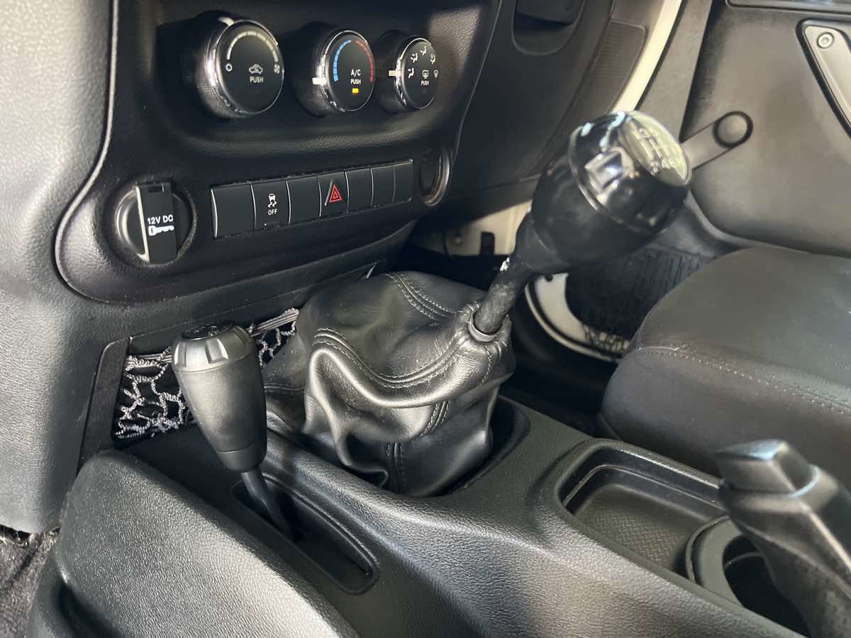 Used 2016 Jeep Wrangler Unlimited Sport w/ Max Tow Package AWD/4WD image 16