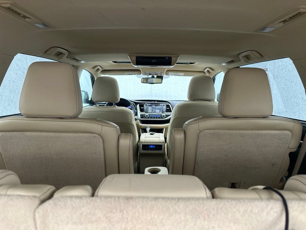 Used 2015 Toyota Highlander Limited w/ Driver Technology Package AWD/4WD image 29