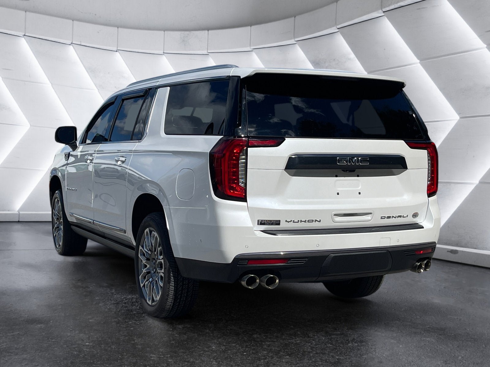 Used 2024 GMC Yukon XL Denali Ultimate AWD/4WD image 4