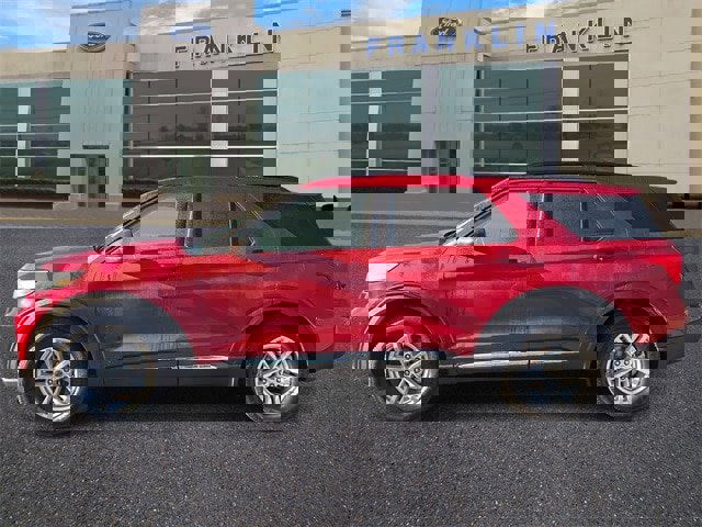 Certified 2022 Ford Explorer XLT w/ Class IV Trailer Tow Package image 4