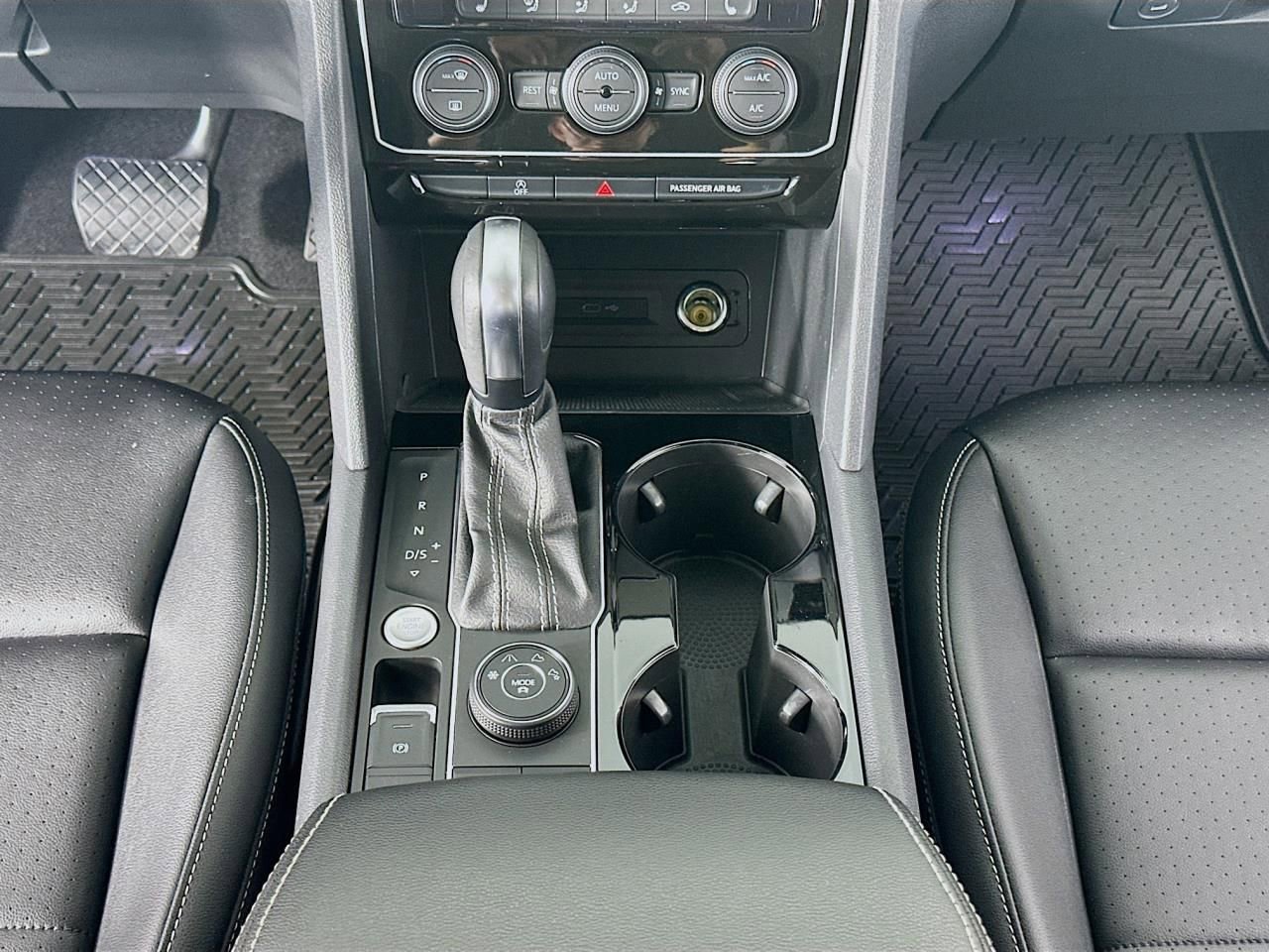 Used 2022 Volkswagen Atlas SE w/ Black Wheel Package image 38