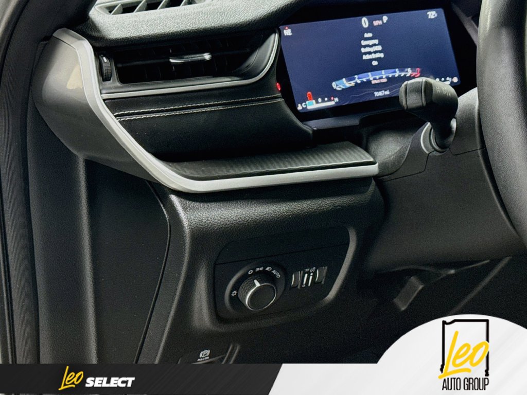 Used 2023 Jeep Grand Cherokee L Laredo AWD/4WD image 13