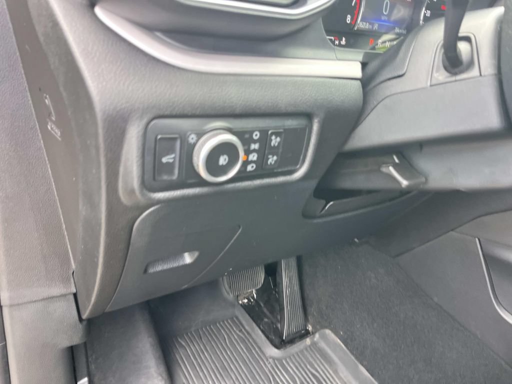 Used 2024 Ford Explorer XLT w/ Equipment Group 202A AWD/4WD image 36