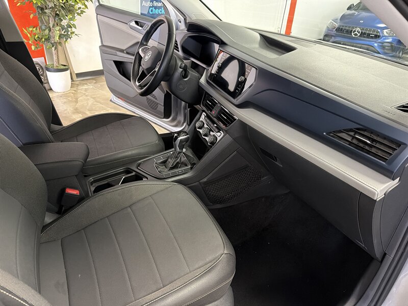 Used 2024 Volkswagen Taos SE FWD image 19