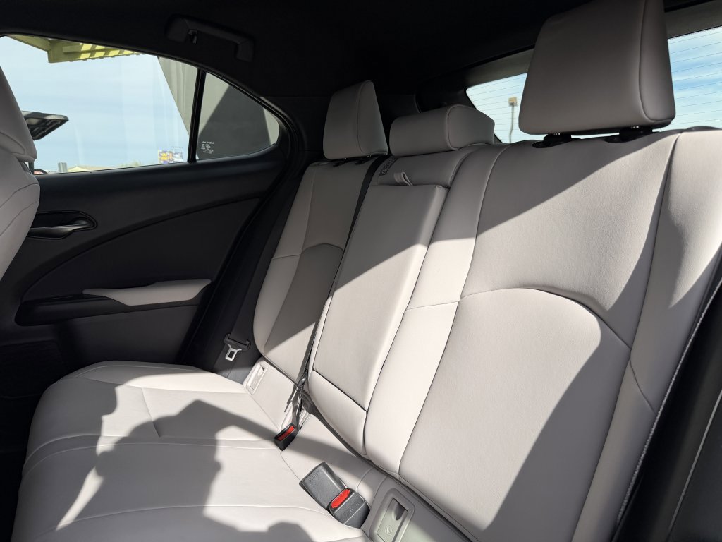 Used 2024 Lexus UX 250h FWD image 33