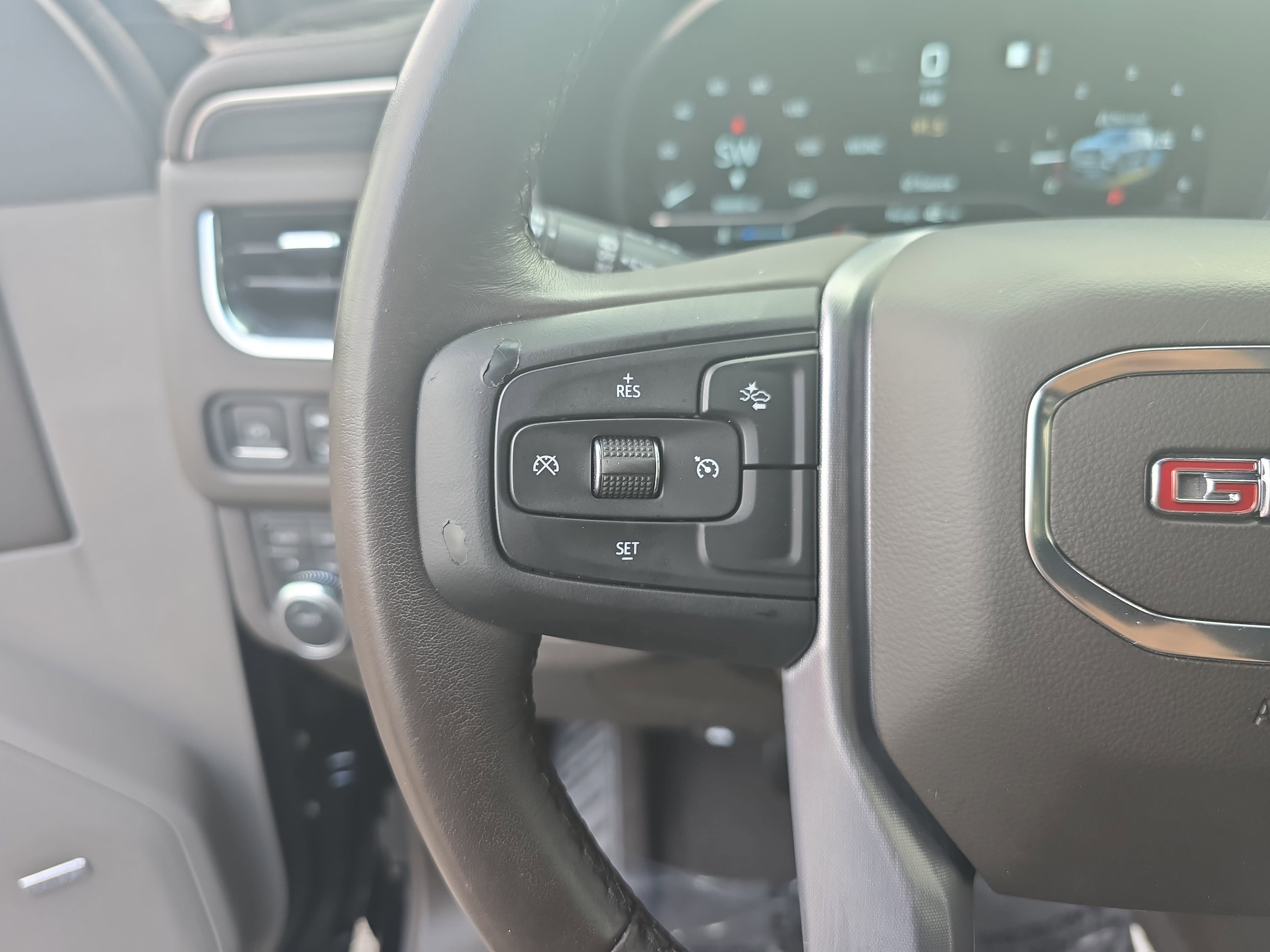 Used 2023 GMC Yukon SLT image 17