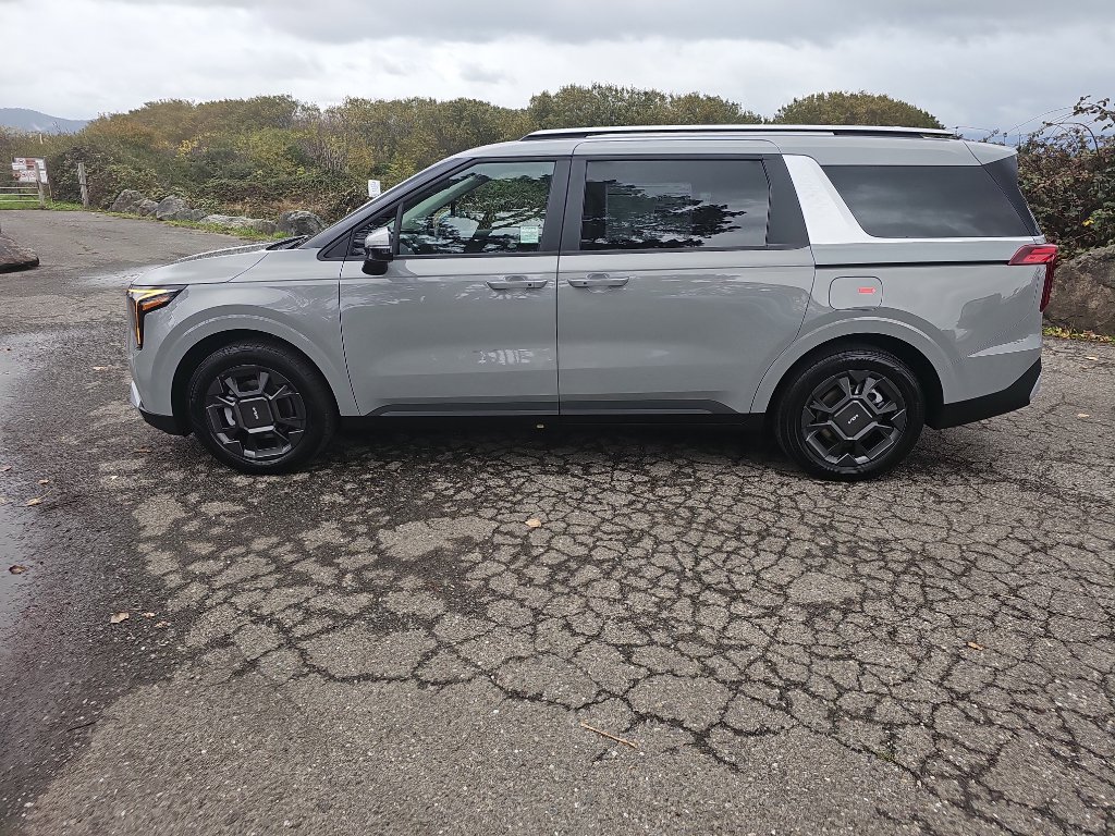 New 2026 Kia Carnival EX image 2