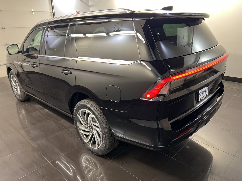 New 2026 Lincoln Navigator Reserve image 4