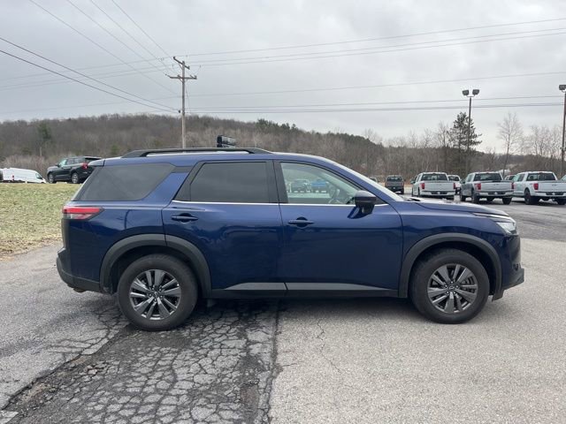Used 2024 Nissan Pathfinder SV image 4
