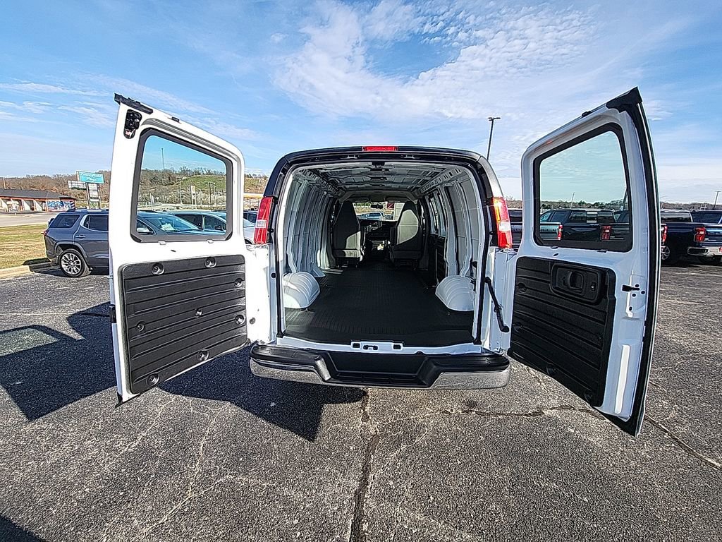New 2025 Chevrolet Express 2500 w/ Driver Convenience Package RWD image 31