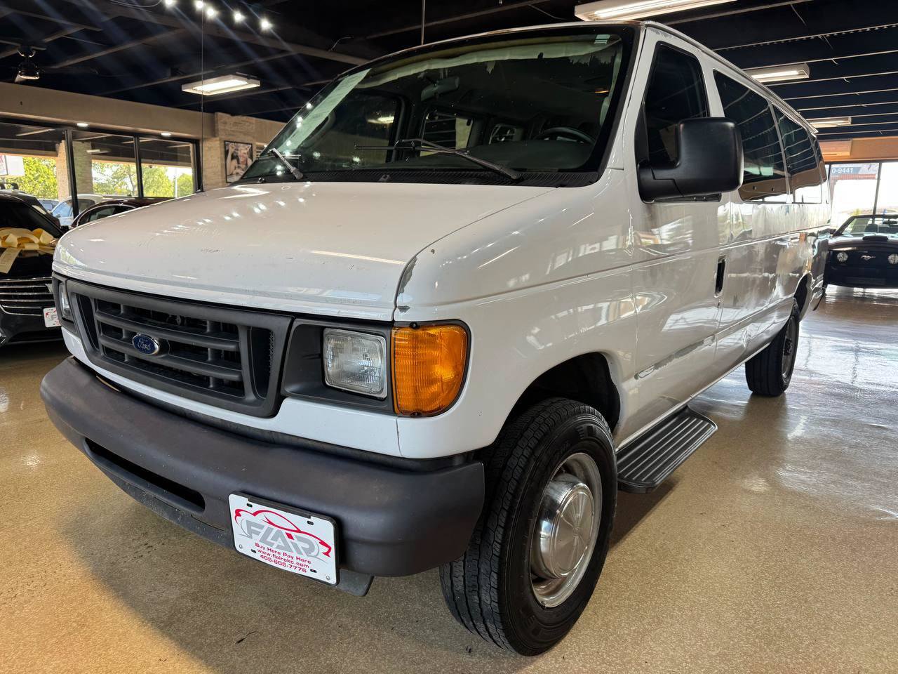 Used 2006 Ford E-350 and Econoline 350 XL RWD image 3