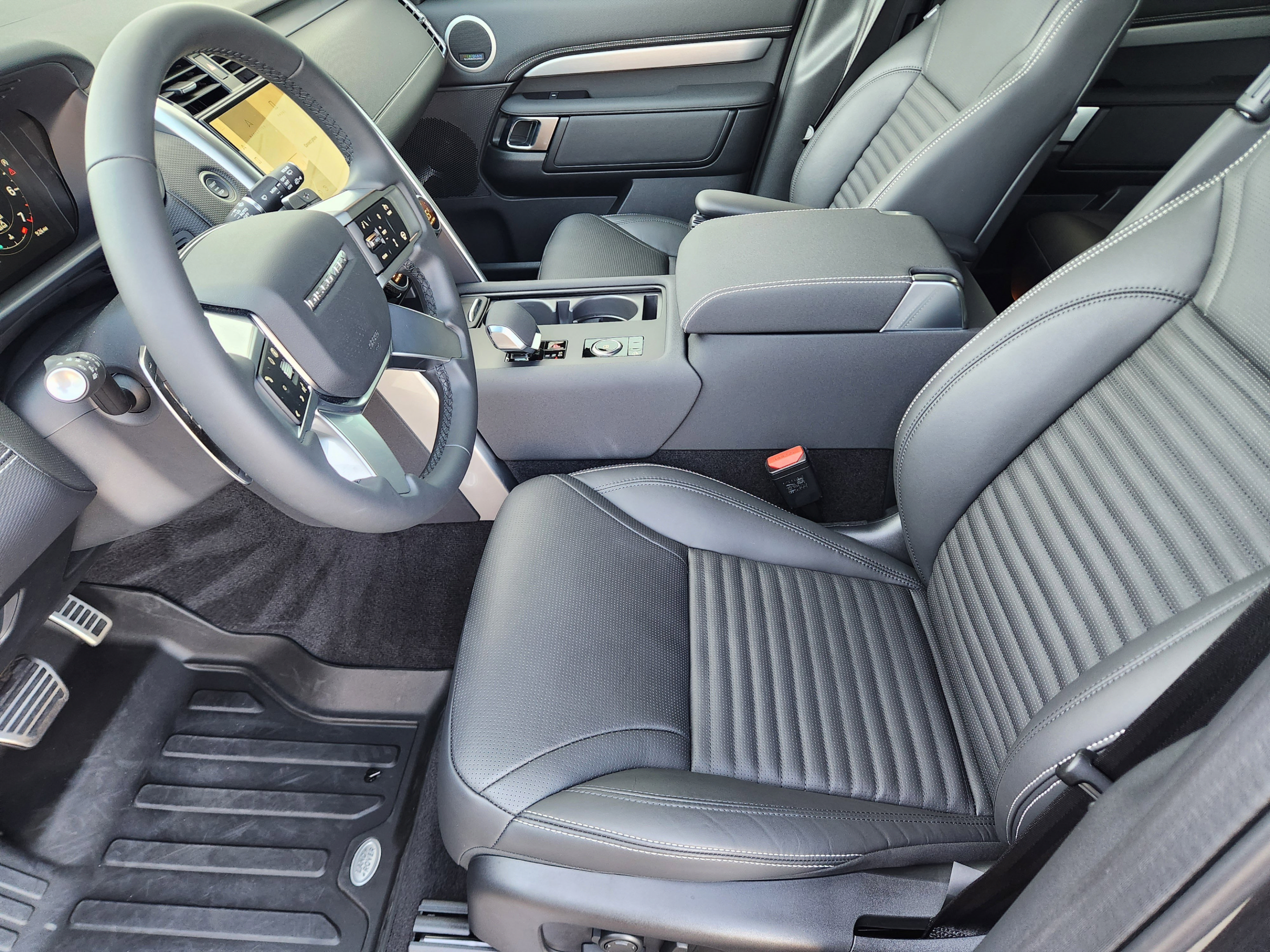 New 2025 Land Rover Discovery Dynamic SE AWD/4WD image 8