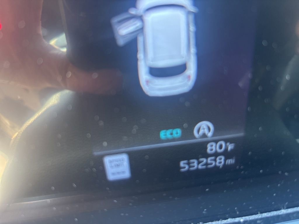 Used 2024 Kia Telluride LX image 3