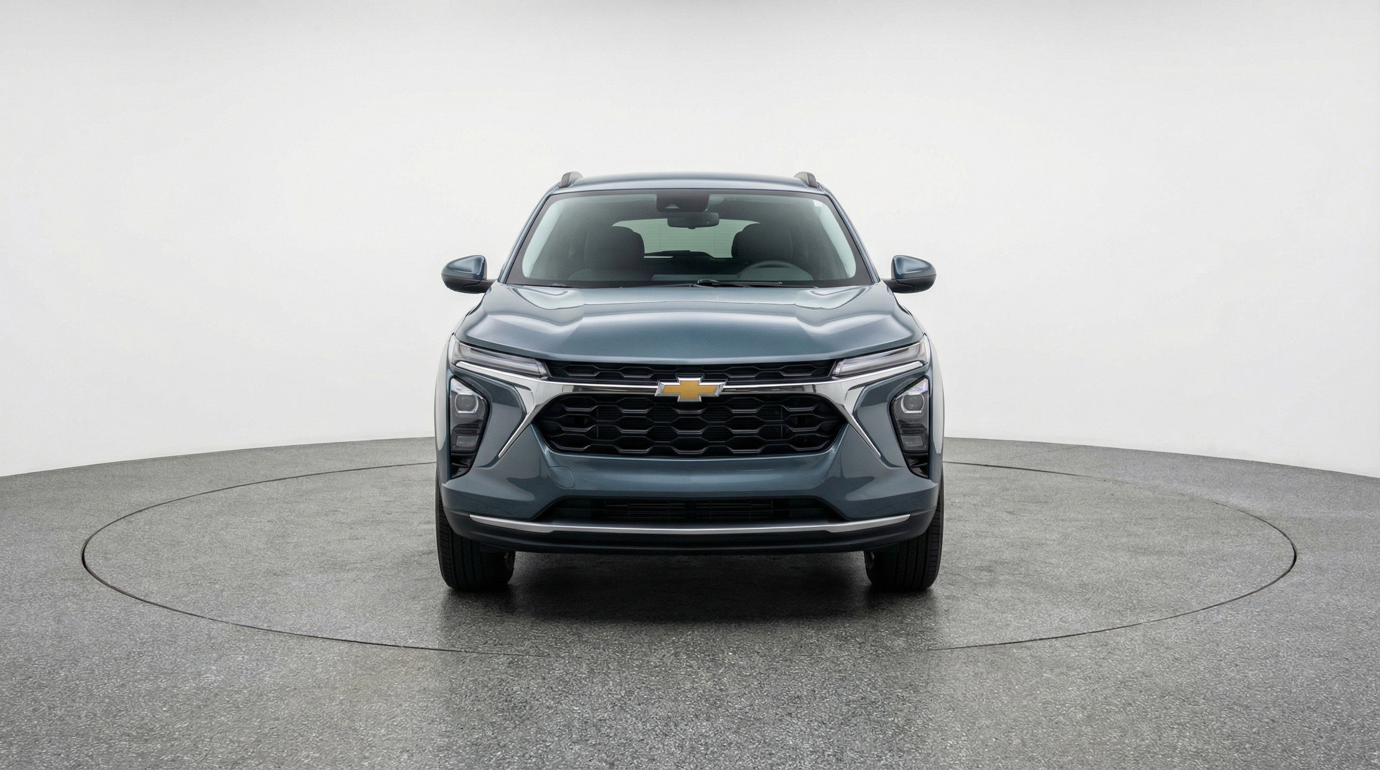 Used 2025 Chevrolet Trax LT FWD image 2