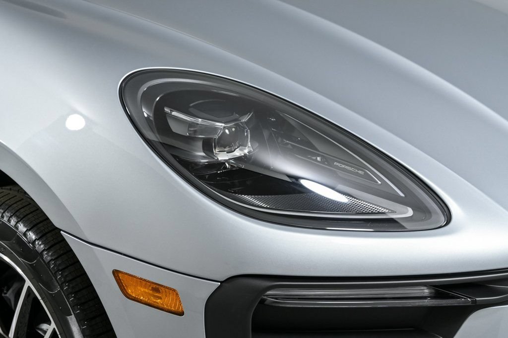 Certified 2026 Porsche Macan AWD/4WD image 37