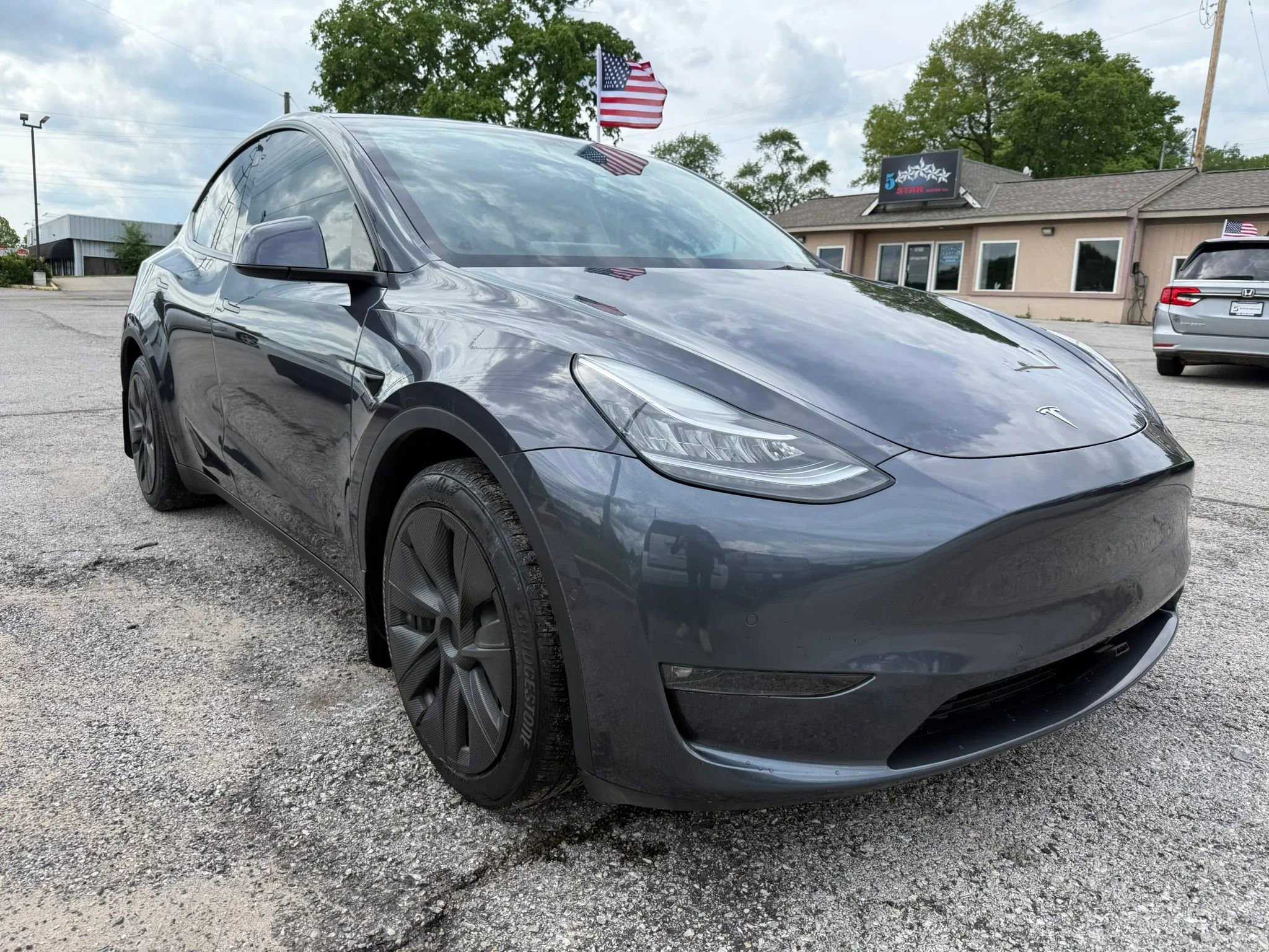 Used 2021 Tesla Model Y Long Range AWD/4WD image 1