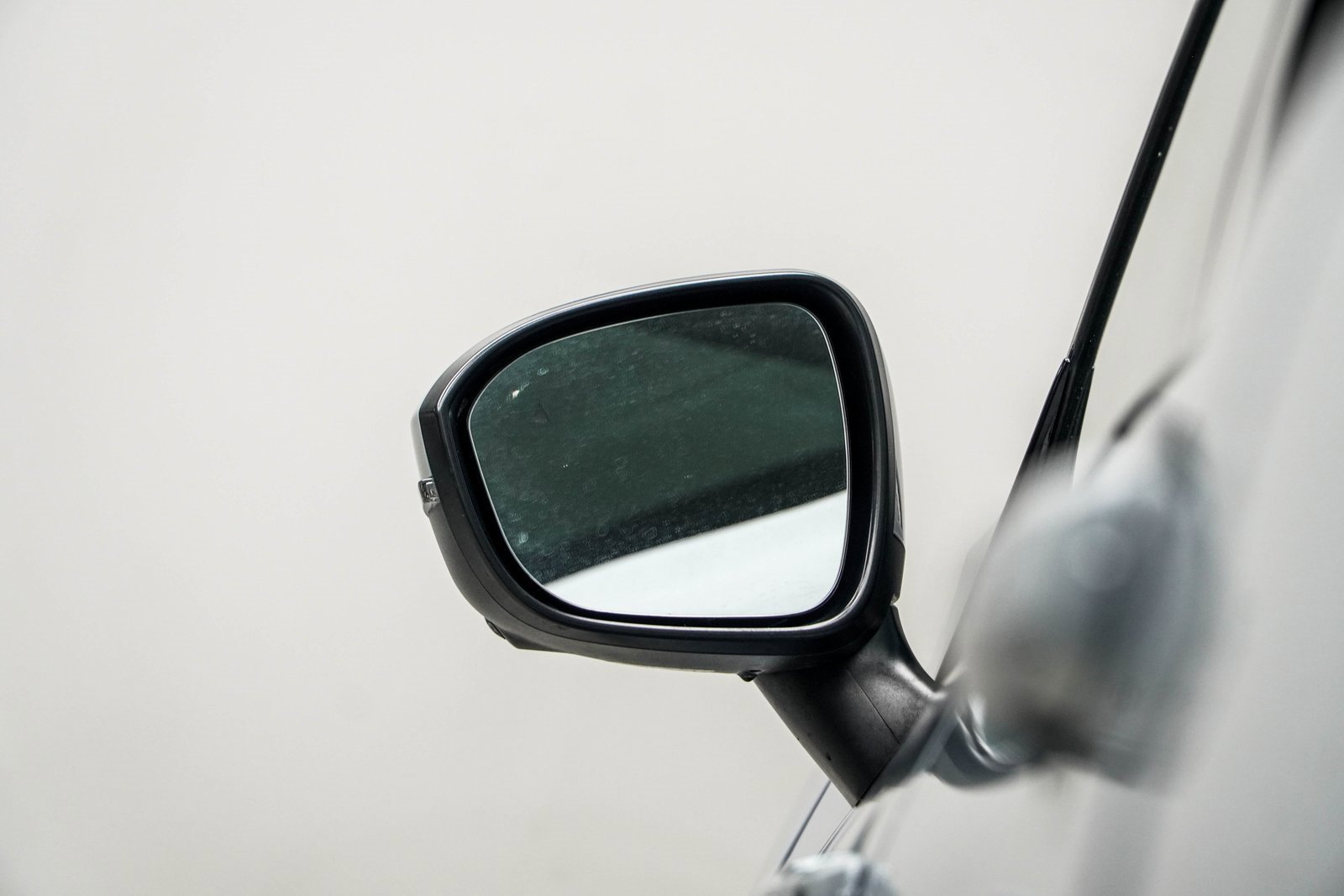 Used 2023 Nissan Rogue SL w/ SL Premium Package image 11